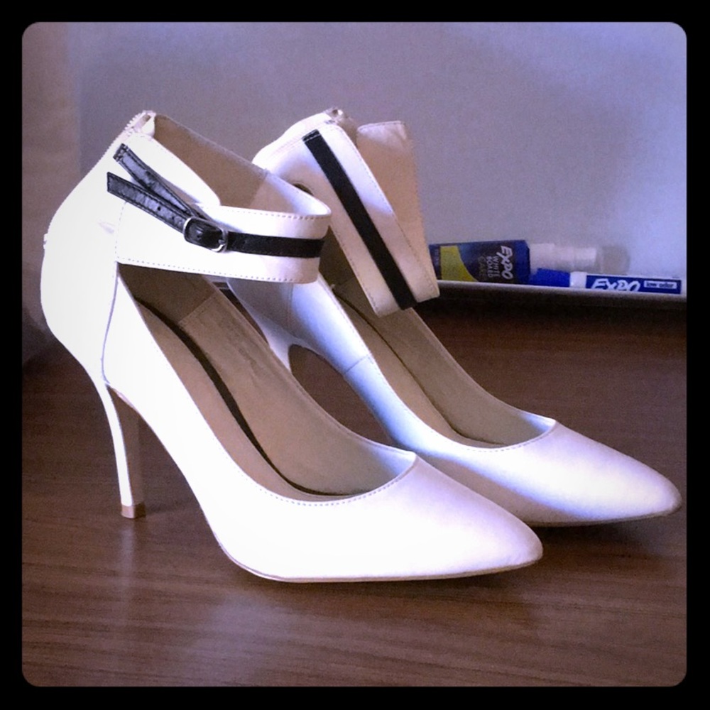 Le Chateau Heels